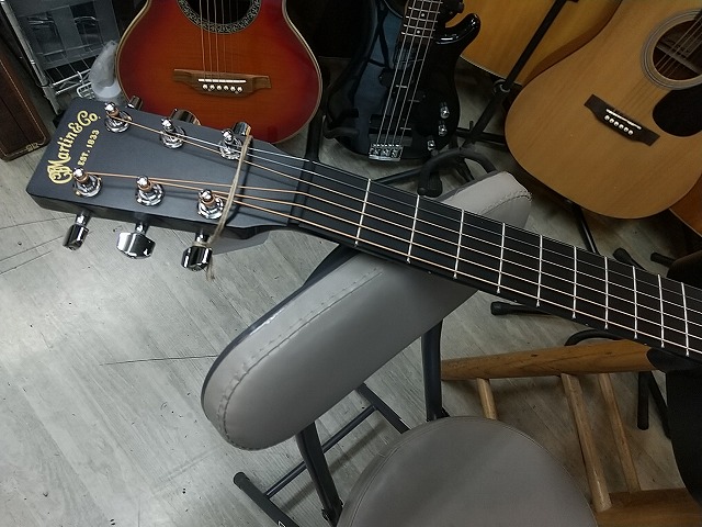 MARTIN LX Black マイク搭載! 【アンプに繋げるミニギター