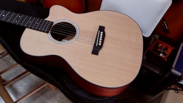 Martin 000CJR-10E 000 カッタウェイ 000CJR 10E アンプに繋げる 【 マーチン エレアコ仕様 オール単板  pickup搭載モデル 】 ギター専門店 キャットロック .Cat Rock..